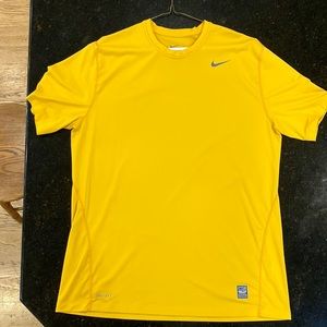 Nike Pro
Men's Dri-FIT Tight Short-Sleeve Fitness Top